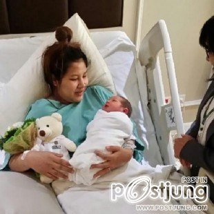โบว์ อดีตนักร้อง วงบลูเบอร์รี่ คลอดลูกชาย สุดชื่นมื่น