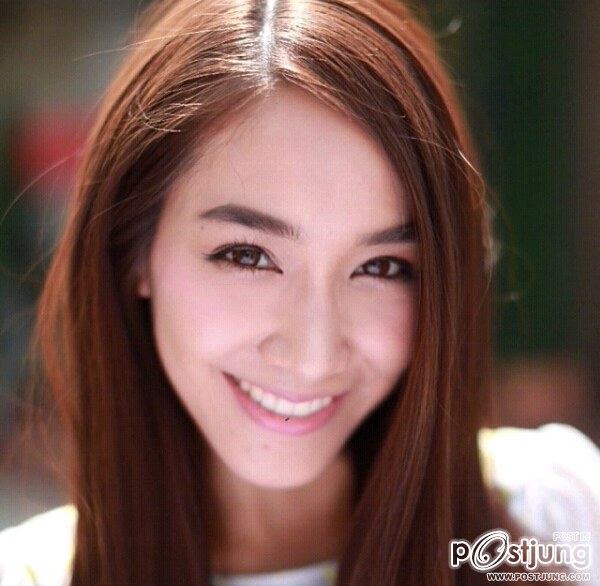 นางเอกสุดฮ๊อต มิน พีชญา ในมุมน่ารักสดใส