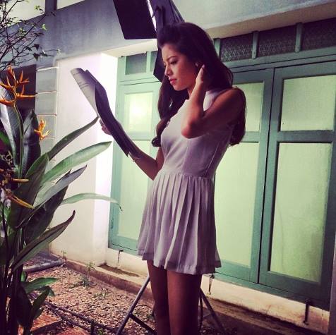 พราวพิลาส คือหัตถาครองพิภพ ในละครเป็นสาวเจ้าน้ำตา ชีวิตจริงสวยเซ็กซี่