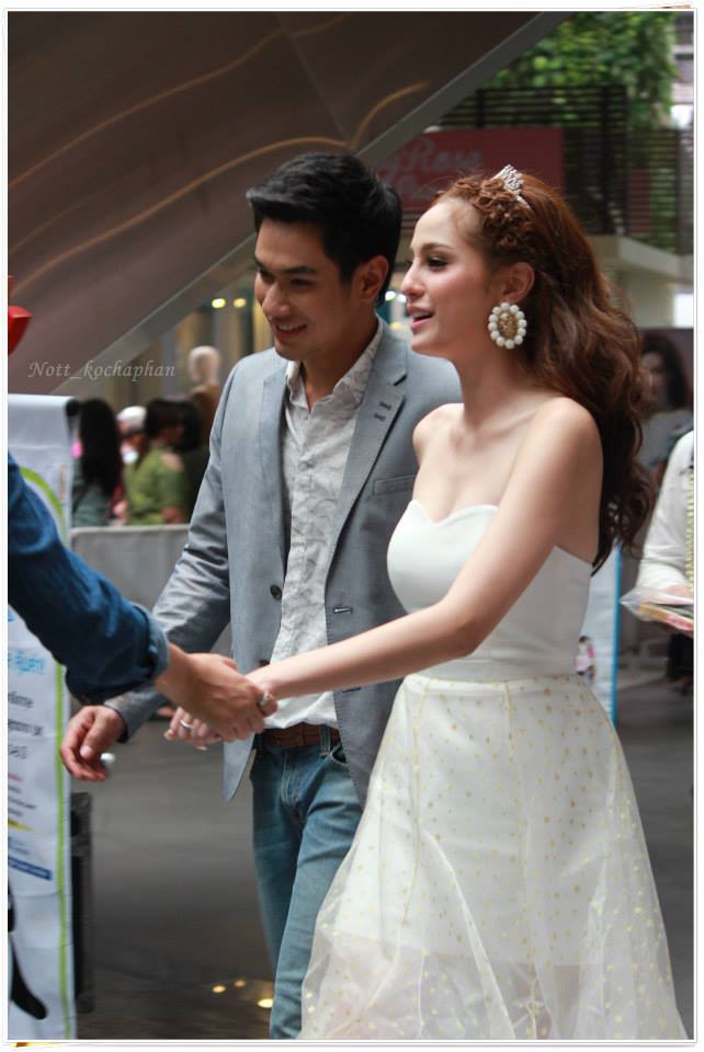 อ๋อมขวัญ 7 สีคอนเสิร์ต + แฟนคลับอ๋อมขวัญร่วมเซอร์ไพรส์วันเกิดให้อ๋อม