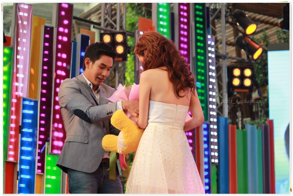อ๋อมขวัญ 7 สีคอนเสิร์ต + แฟนคลับอ๋อมขวัญร่วมเซอร์ไพรส์วันเกิดให้อ๋อม