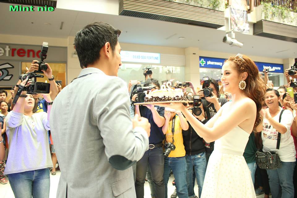 อ๋อมขวัญ 7 สีคอนเสิร์ต + แฟนคลับอ๋อมขวัญร่วมเซอร์ไพรส์วันเกิดให้อ๋อม