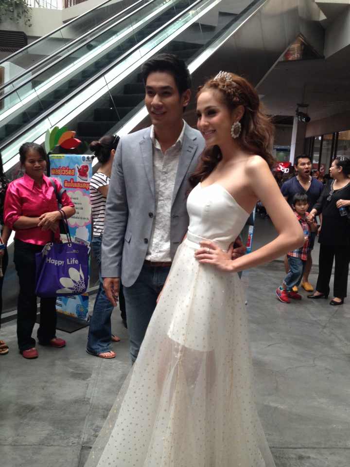 อ๋อมขวัญ 7 สีคอนเสิร์ต + แฟนคลับอ๋อมขวัญร่วมเซอร์ไพรส์วันเกิดให้อ๋อม
