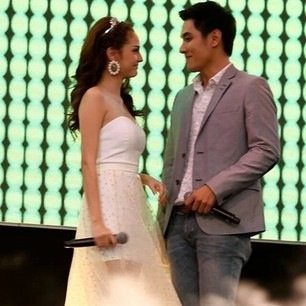 อ๋อมขวัญ 7 สีคอนเสิร์ต + แฟนคลับอ๋อมขวัญร่วมเซอร์ไพรส์วันเกิดให้อ๋อม