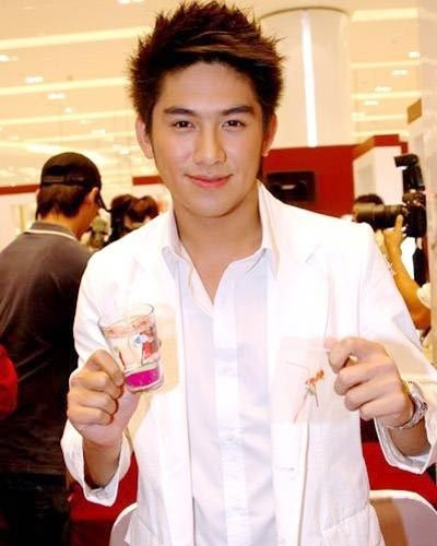 หนุ่มๆใน คอลเลคชั่นของซุปตาร์ อั้ม พัชราภา