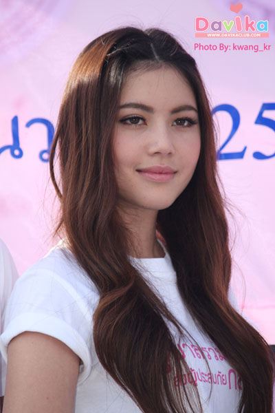 ใหม่ ดาวิกา ในงาน ช่วยผู้ประสบภัยกลับบ้าน