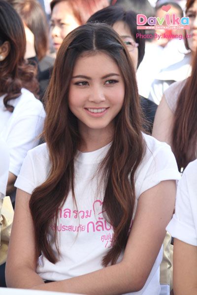 ใหม่ ดาวิกา ในงาน ช่วยผู้ประสบภัยกลับบ้าน