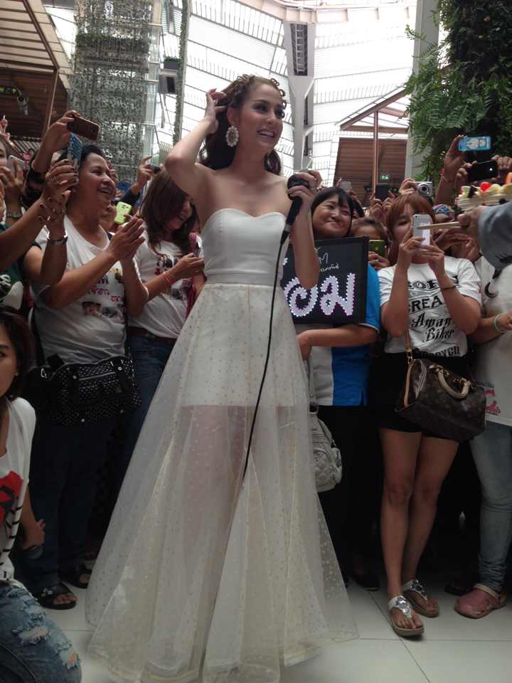 Hair, Makeup and dress with Kwan Usamanee