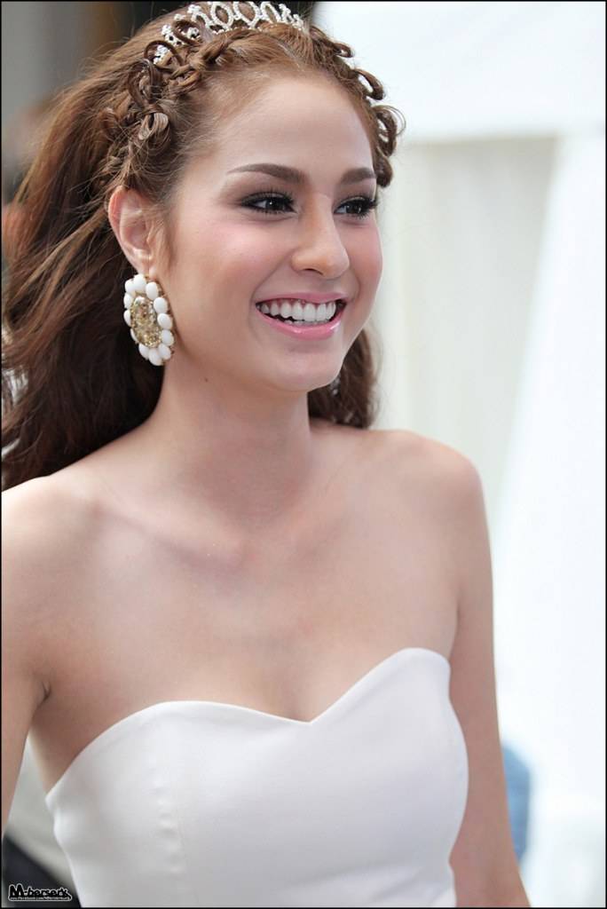 Hair, Makeup and dress with Kwan Usamanee