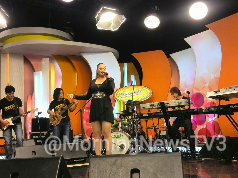 ทาทา ยัง @ รายการ เรื่องเล่าเช้านี้ (3/2/14)
