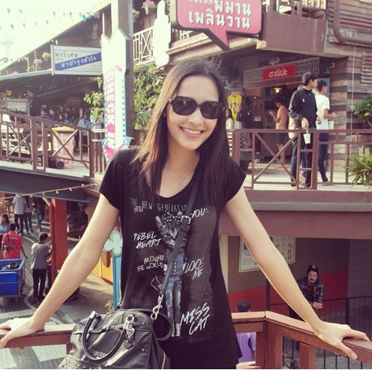 เซฟฟานี่ อาวะนิค หรือพริ้มเพรา สาวลูกครึ่ง หน้าหวาน  แห่งคือหัตถาครองพิภพจบสากล