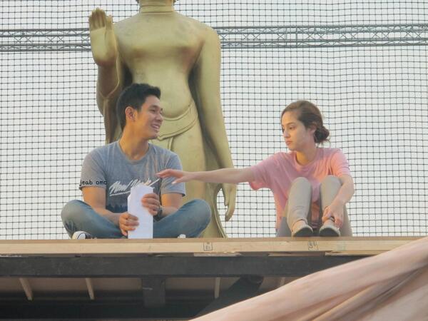 คู่จิ้น ทั้งในจอและนอกจอ (นอกจอฟินกว่า) >.<