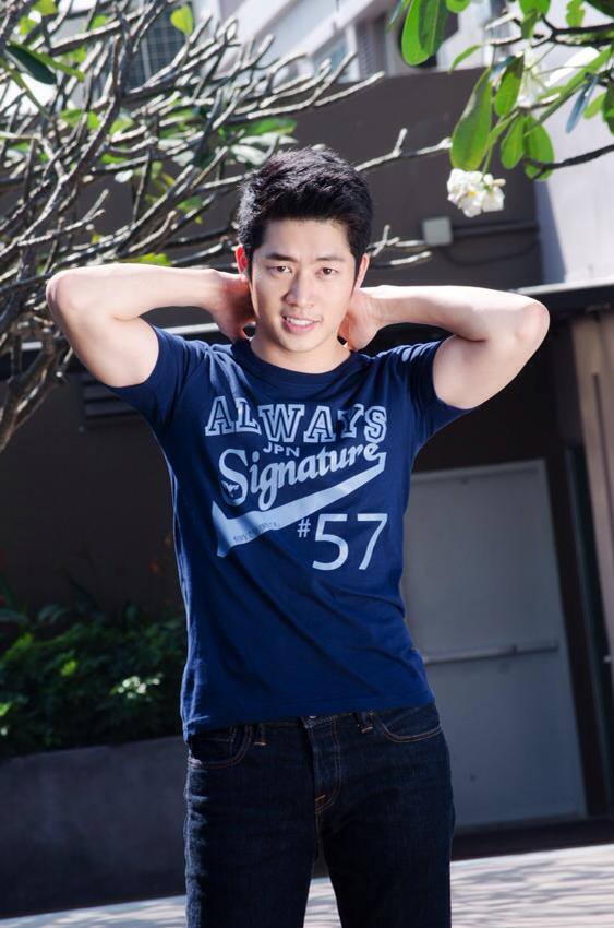 นายแบบขายเสื้อ
