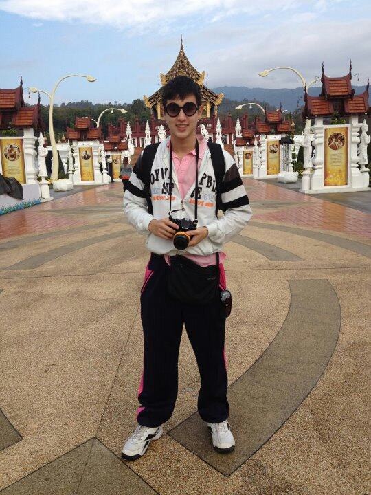 เสียดายน่าจะได้เห็นแสดงหนังหรือละคร  ตอนเป็นเด็กน้อยหน้าฮักเอ๊าะๆดี [ เจมส์ จิรายุ ]