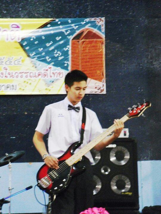 เสียดายน่าจะได้เห็นแสดงหนังหรือละคร  ตอนเป็นเด็กน้อยหน้าฮักเอ๊าะๆดี [ เจมส์ จิรายุ ]