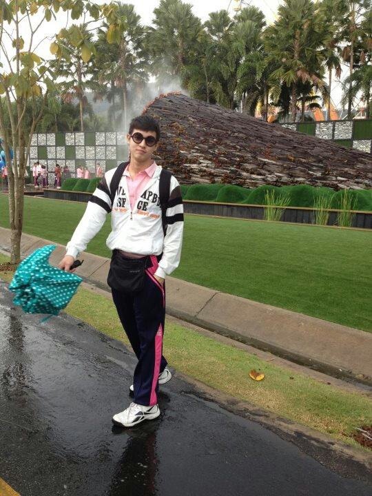 เสียดายน่าจะได้เห็นแสดงหนังหรือละคร  ตอนเป็นเด็กน้อยหน้าฮักเอ๊าะๆดี [ เจมส์ จิรายุ ]