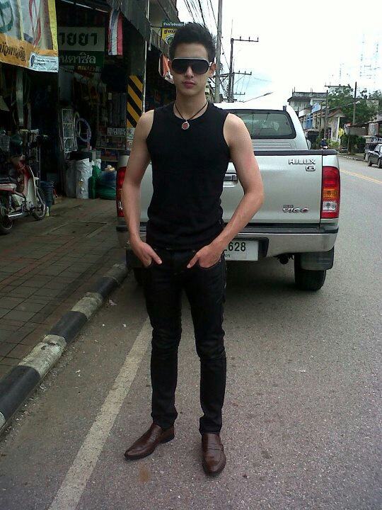 เสียดายน่าจะได้เห็นแสดงหนังหรือละคร  ตอนเป็นเด็กน้อยหน้าฮักเอ๊าะๆดี [ เจมส์ จิรายุ ]