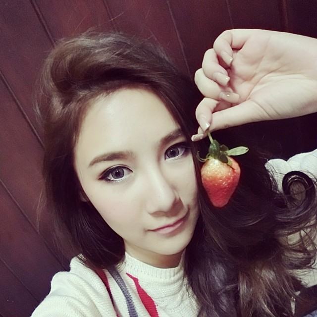 น่ารัก หุ่นดี ต้องสาวคนนี้ "พลอยฝน"