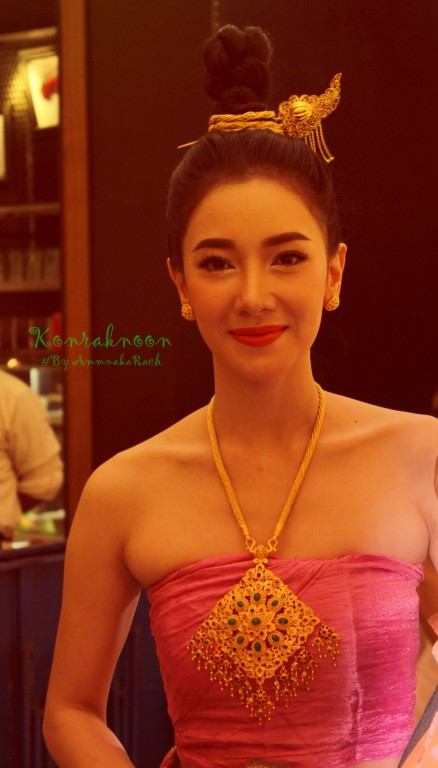 นุ่น วรนุช ชุดไทย