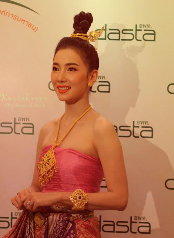 นุ่น วรนุช ชุดไทย