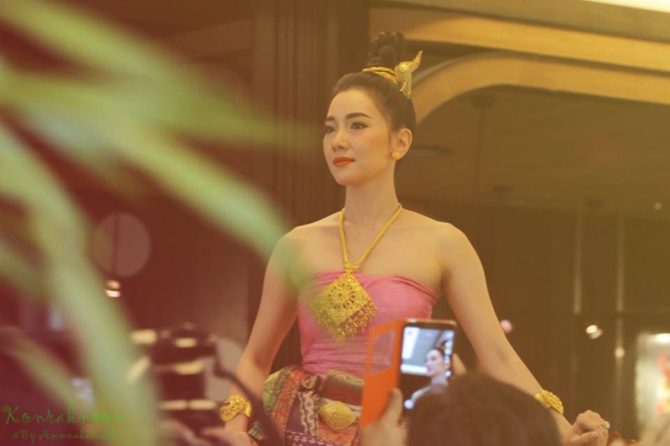 นุ่น วรนุช ชุดไทย