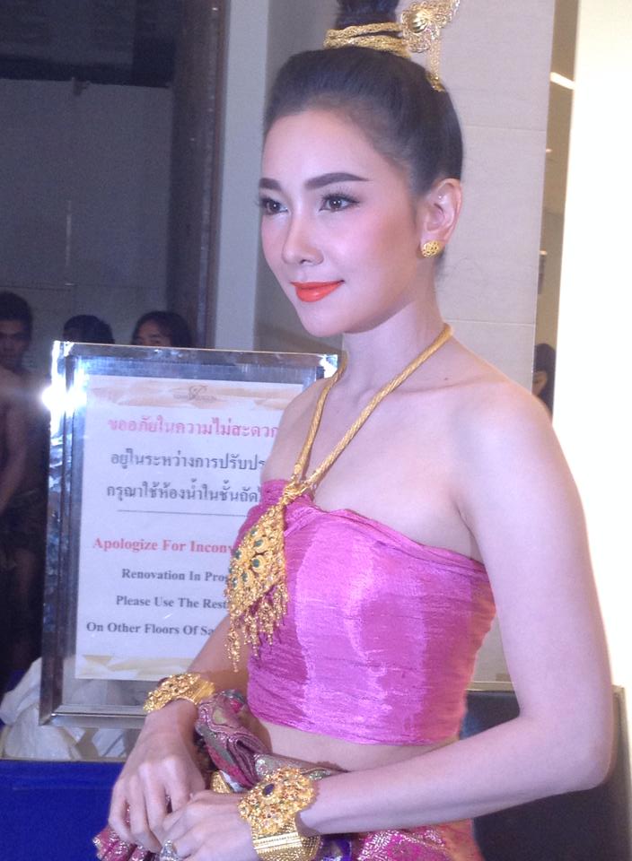 นุ่น วรนุช นางวรรณคดีเดินดิน