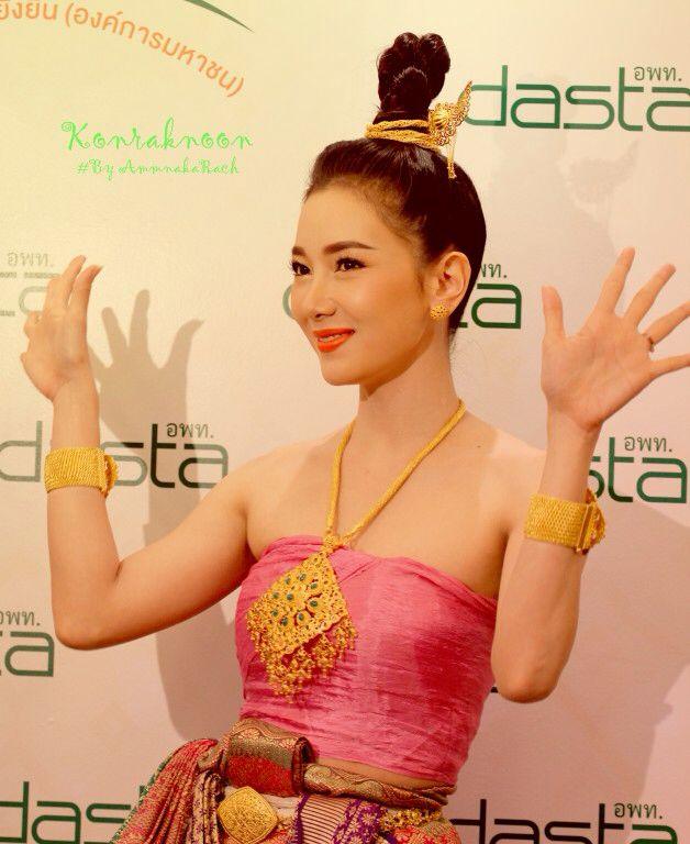 นุ่น วรนุช นางวรรณคดีเดินดิน