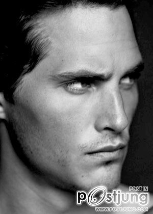 อันดับที่ 8 Ollie Edwards – $410K หรือประมาณ 12,901,693 บาท