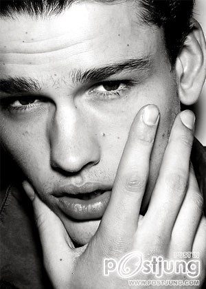 อันดับที่ 3 Simon Nessman – $1.1 M หรือประมาณ 34,604,077 บาท