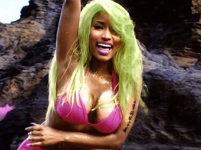 Nicki Minaj ทิ้งวิกโชว์ผมจริงแล้วจ้าา!! เปลี่ยนลุคที่คุณไม่เคยเห็นจากเทอมาก่อน!!!!!!