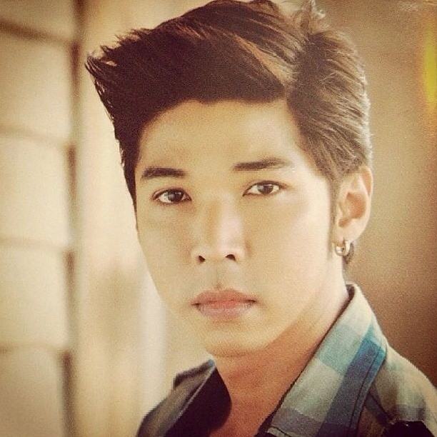 โคตรหล่อ หน้าเป๊ะมาก โอ๊ย ฟินเลย น่ารักเวอร์