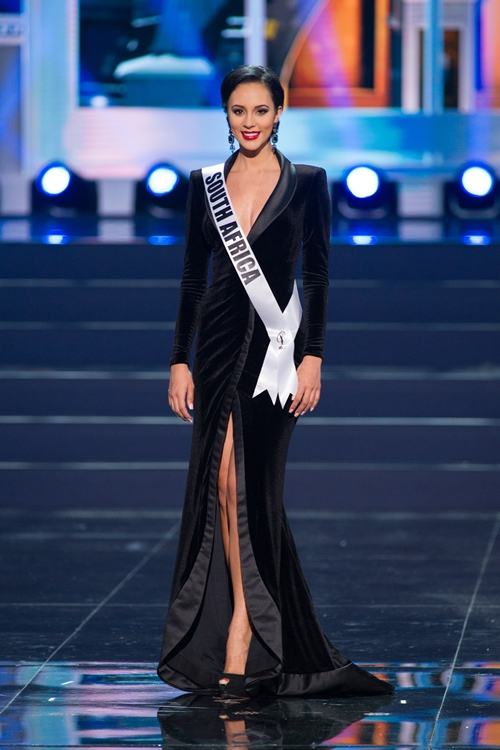 ชุดราตรีแขนยาวบนเวที Miss Universe 2013