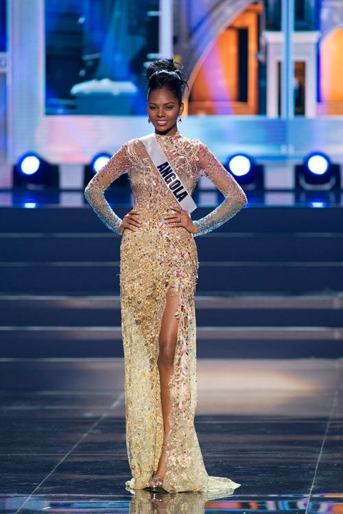 ชุดราตรีแขนยาวบนเวที Miss Universe 2013