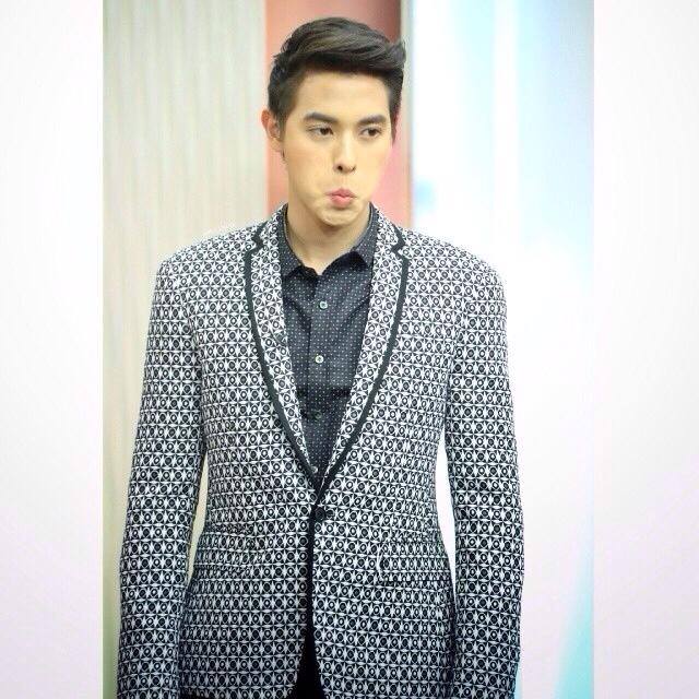เจมส์ จิรายุ @ รายการ เรื่องเล่าเช้านี้ (10-2-57)