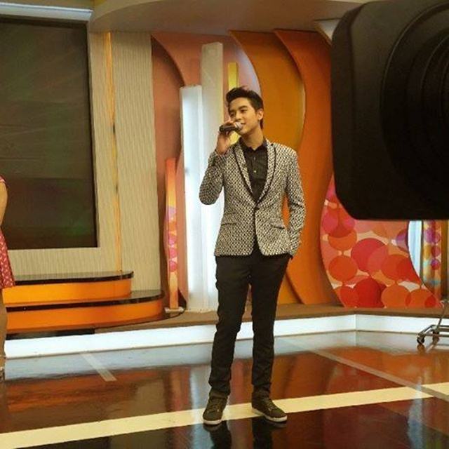 เจมส์ จิรายุ @ รายการ เรื่องเล่าเช้านี้ (10-2-57)