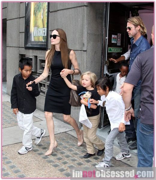 Angelina jolie คนสวยใจบุญ