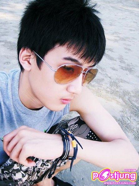 ให้ทายว่าเด็กผู้ชายคนนี้เป็นใคร?????