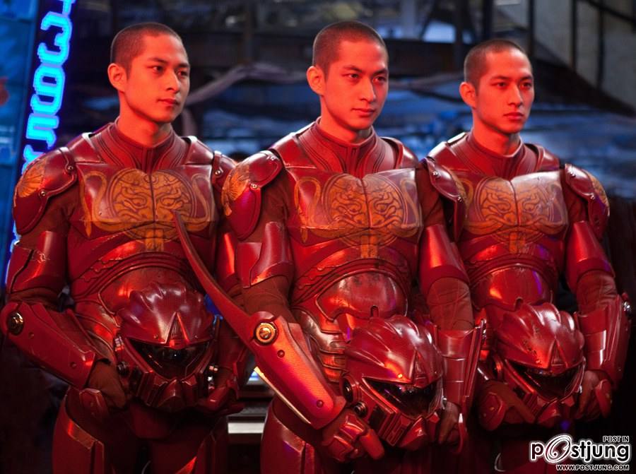 The Luu triplets แฝดสามคนดังจาก  pacific rim