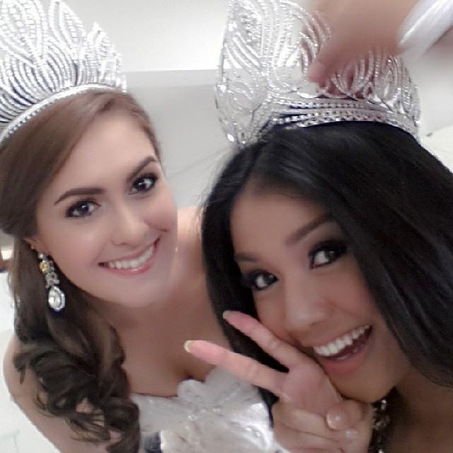 ภาพเบื้องหลัง น้องริด้า และลิต้า ระหว่างการถ่ายทำ spot โปรโมท MUT 2014 ค่ะ