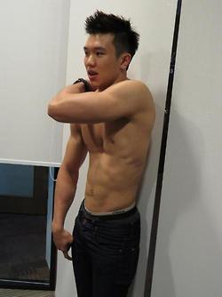 เลือกคนไหนอ่ะ