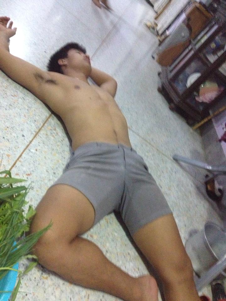 ยามเหนื่อยๆขอเพียงชายอันเป็นที่รัก มานอนข้างๆให้เราหนุนแขนหนุนไหล่  คงรีเเลกซ์ไม่น้อย @บารวี 81
