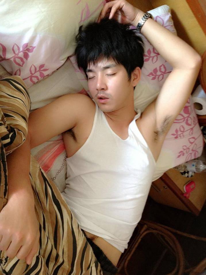 ยามเหนื่อยๆขอเพียงชายอันเป็นที่รัก มานอนข้างๆให้เราหนุนแขนหนุนไหล่  คงรีเเลกซ์ไม่น้อย @บารวี 81