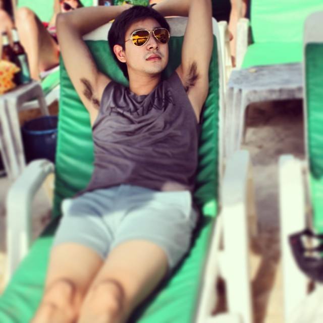 ยามเหนื่อยๆขอเพียงชายอันเป็นที่รัก มานอนข้างๆให้เราหนุนแขนหนุนไหล่  คงรีเเลกซ์ไม่น้อย @บารวี 81