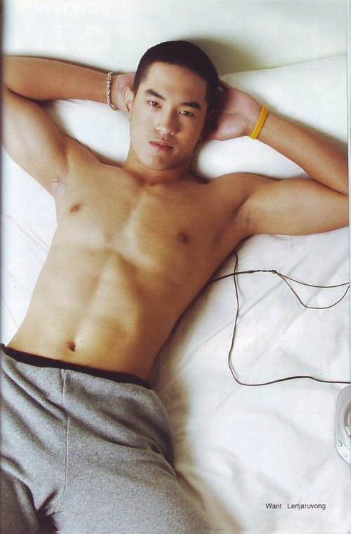 ยามเหนื่อยๆขอเพียงชายอันเป็นที่รัก มานอนข้างๆให้เราหนุนแขนหนุนไหล่  คงรีเเลกซ์ไม่น้อย @บารวี 81