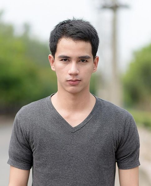 กรมอุตุบอกว่าวันสองวันนี้อากาศจะเย็นนิดนึง  ถอดเสื้อนอนบารวีว่ามันไม่ดีครับ  @บารวี 82