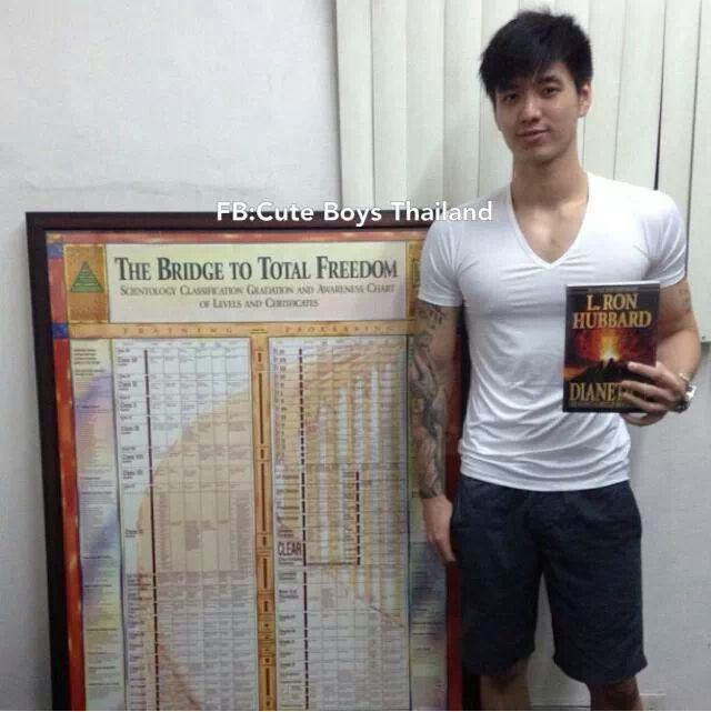 กรมอุตุบอกว่าวันสองวันนี้อากาศจะเย็นนิดนึง  ถอดเสื้อนอนบารวีว่ามันไม่ดีครับ  @บารวี 82