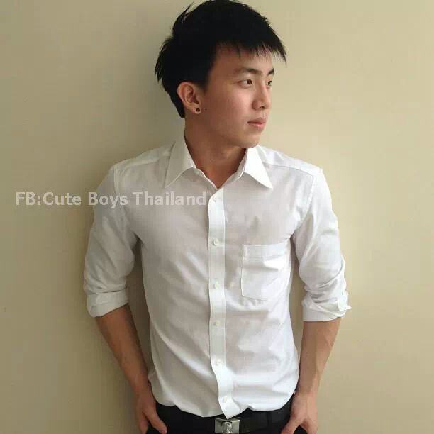 กรมอุตุบอกว่าวันสองวันนี้อากาศจะเย็นนิดนึง  ถอดเสื้อนอนบารวีว่ามันไม่ดีครับ  @บารวี 82