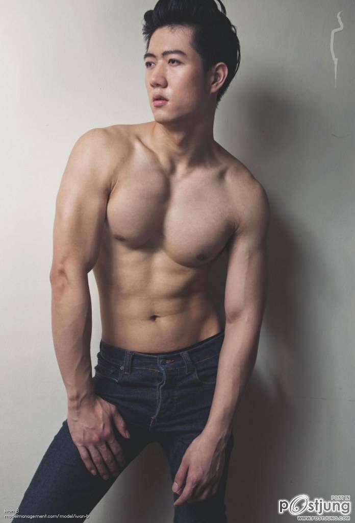 หนึ่ง  สอง  สาม  แช๊ะ!!  ผู้ชายโพสต์ท่าถ่ายแบบครับ @บารวี 84