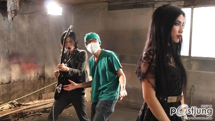 มือกีต้าร์สุดหล่อ น่ารัก จากวง เอทฟลอร์ "8thfloor"