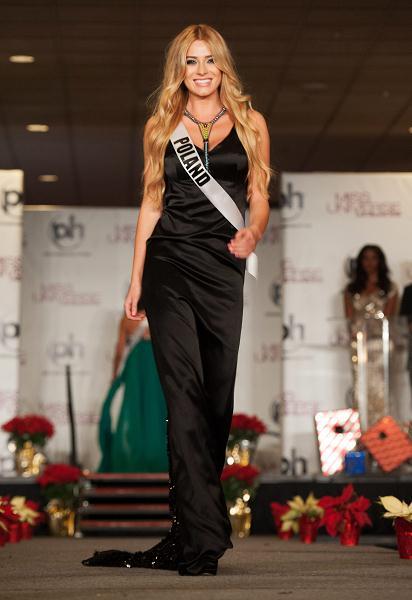 Marcelina Zawadzka @ Miss Universe 2012